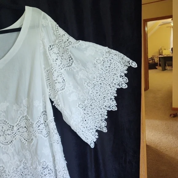 Beautiful white lace blouse - Picture 3 of 15